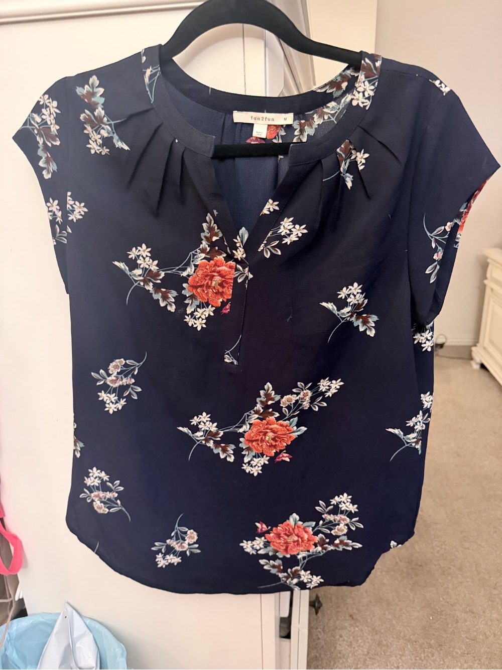 Fun2Fun (M) Women’s Navy Floral Cap-Sleeve Blouse. Great Condition! Free Ship.
